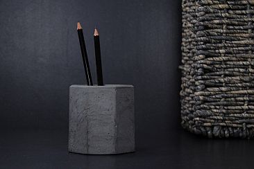 OCTAGONAL concrete holder
