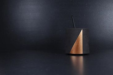 TRIANGLE concrete holder 